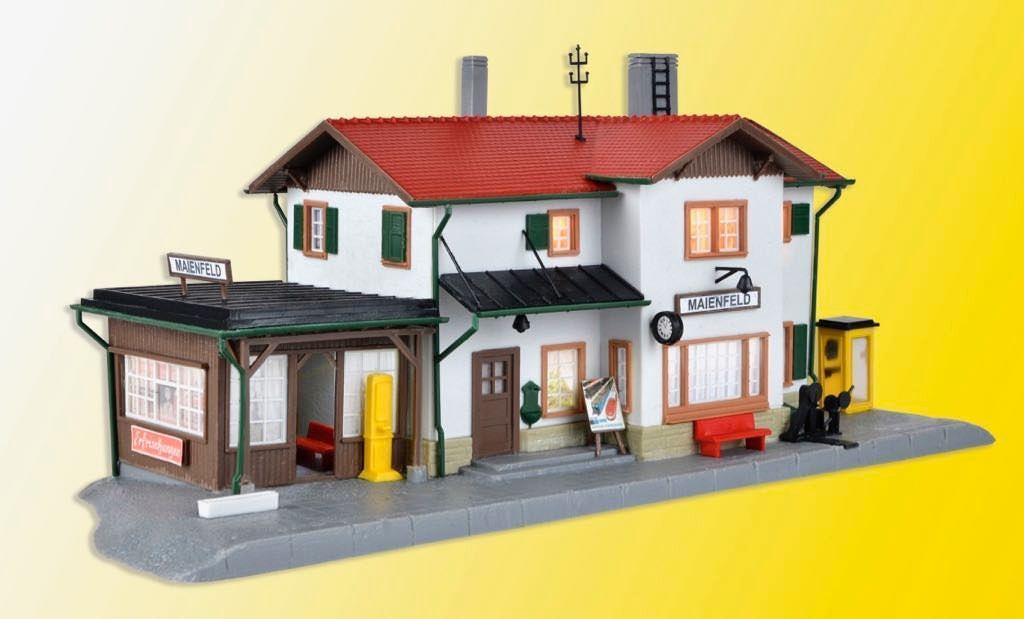 Kibri 39496 - Bahnhof Maienfeld inkl. Hausbeleuchtungs-Startset H0 1:87