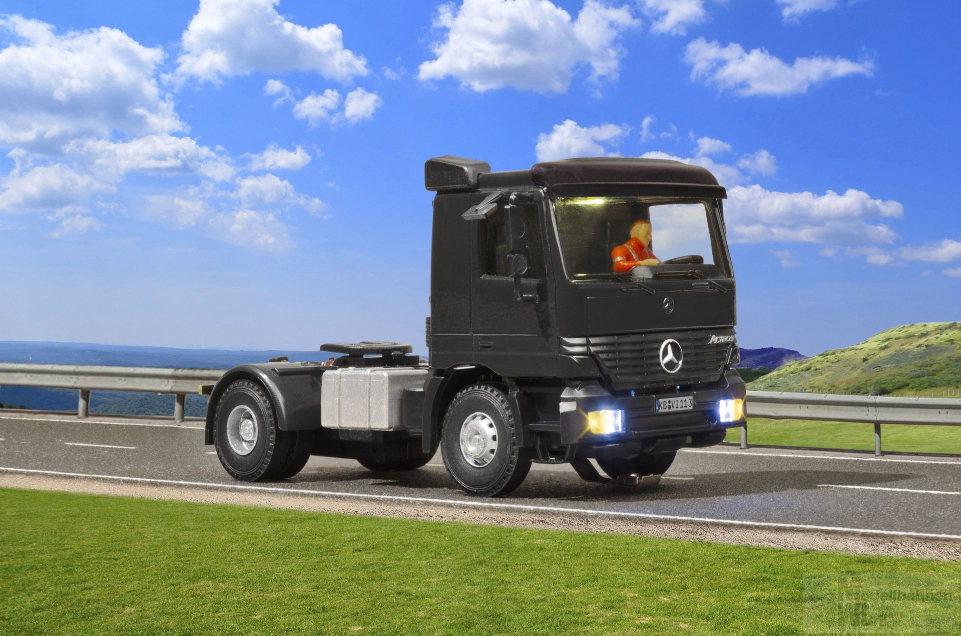 Viessmann 8113 - CarMotion Mercedes-Benz ACTROS Feuerwehr Funktionsmodell H0 1:87