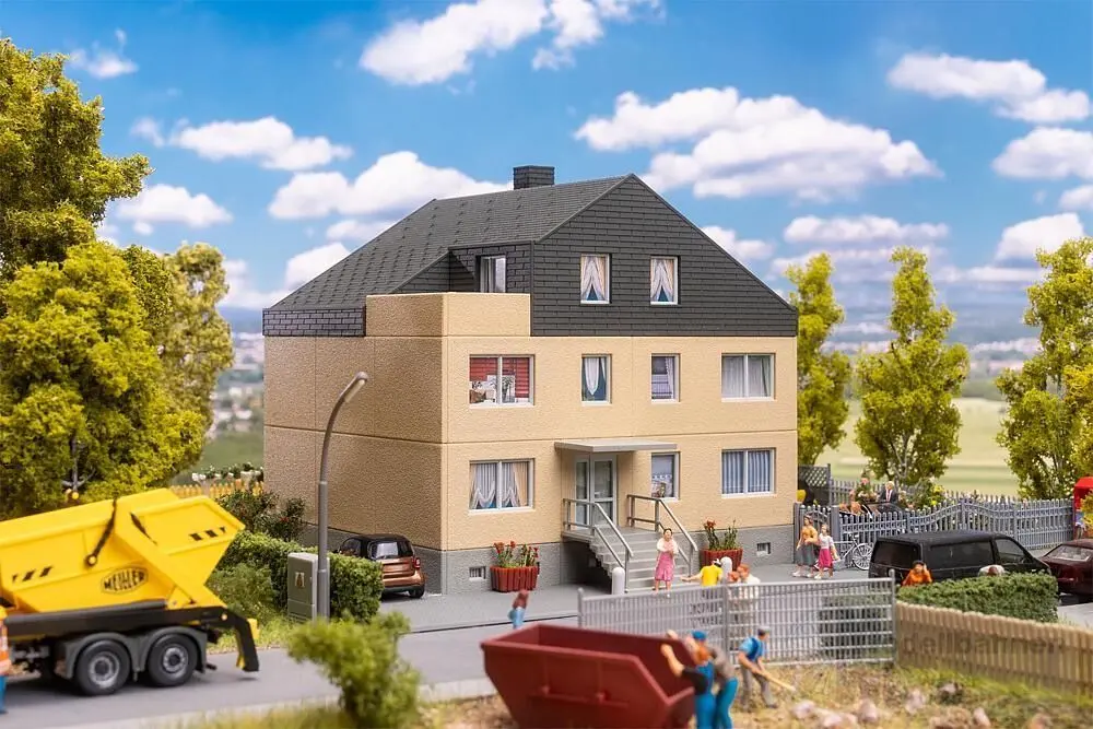 Faller 130755 - Mehrfamilienhaus H0 1:87