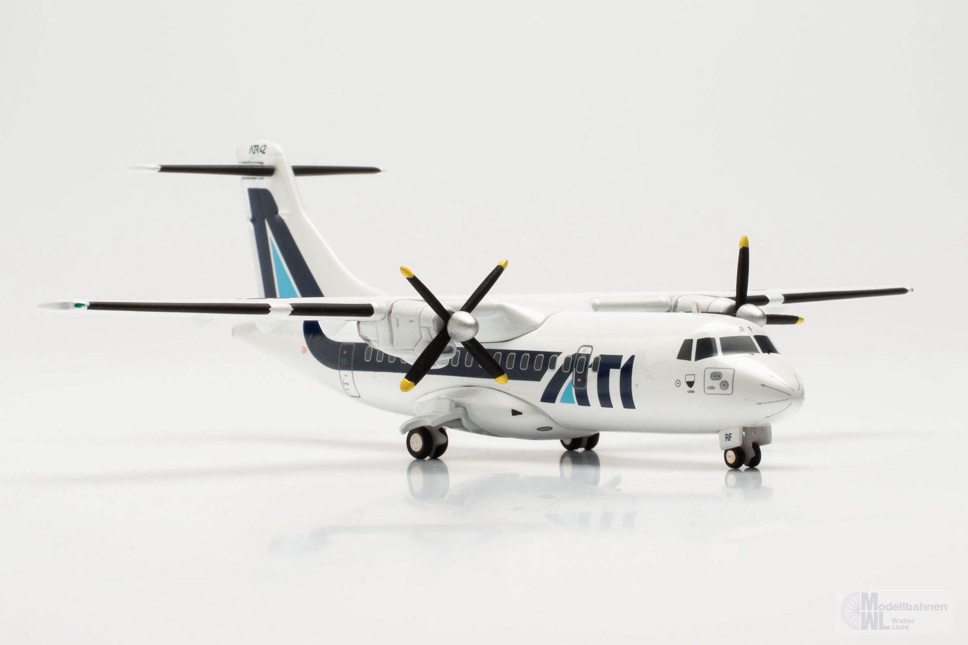 Herpa 572668 - ATR-42-300 ATI Aero Trasporti 1:200