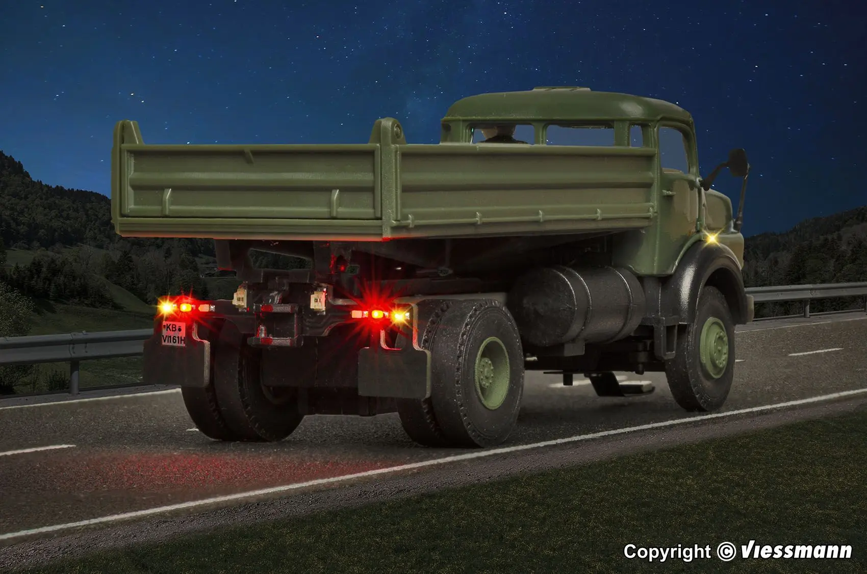 Viessmann 8161 - CarMotion Mercedes-Benz Rundhauber 2-achs mit Kipp-Pritsche Militär H0 1:87