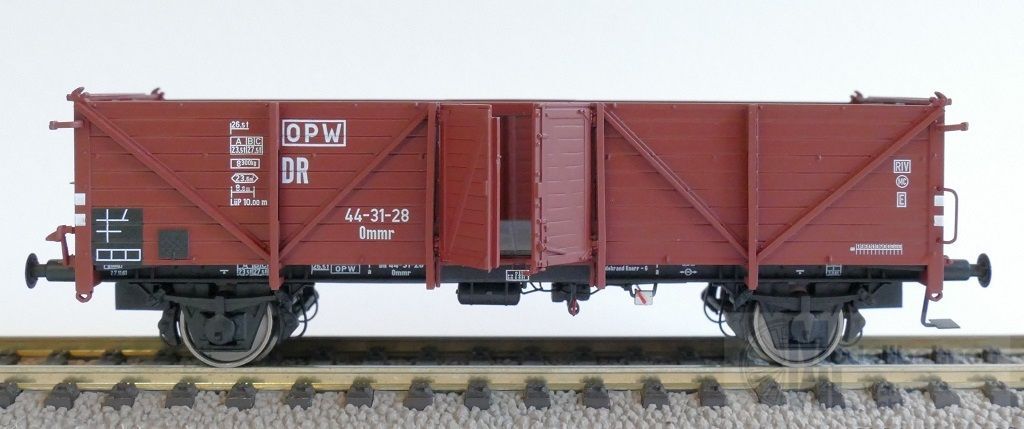 Exact Train 24104 - Güterwagen offen DR Ep.III Klagenfurt Holztür mit Verstarktung H0/GL Exact Train 24104 - Güterwagen offen DR Ep.III Klagenfurt Holztür mit Verstarktung H0/GL