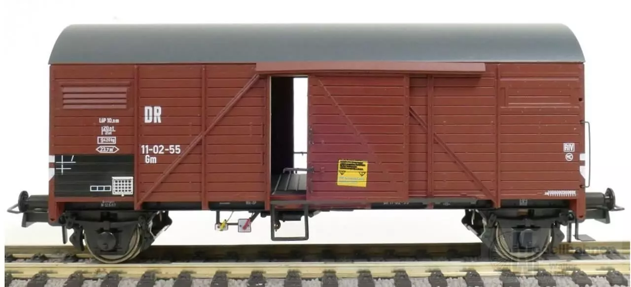 Exact Train 23649 - Güterwagen ged. DR Ep.IV Bremen für den Transport Trabant Unterteilen H0/GL