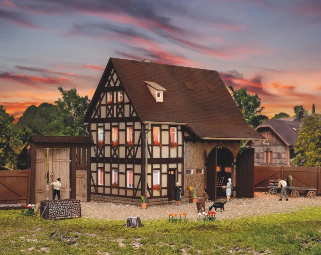 Vollmer 43731 - Bauernhaus mit Scheune und Hoftor H0 1:87