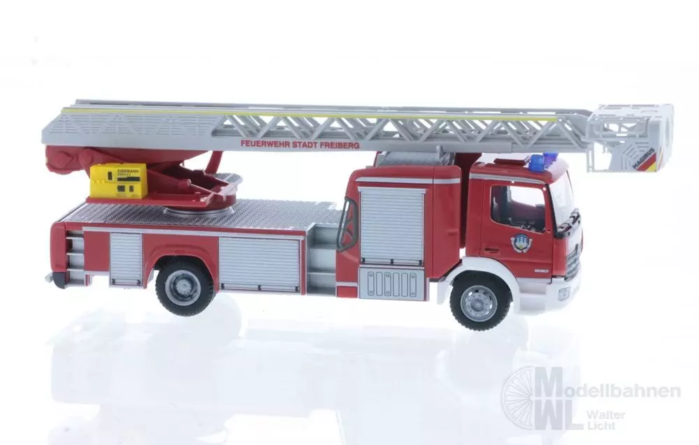 Rietze 71670 - Mercedes-Benz Atego Magirus DLK Feuerwehr Freiberg H0 1:87