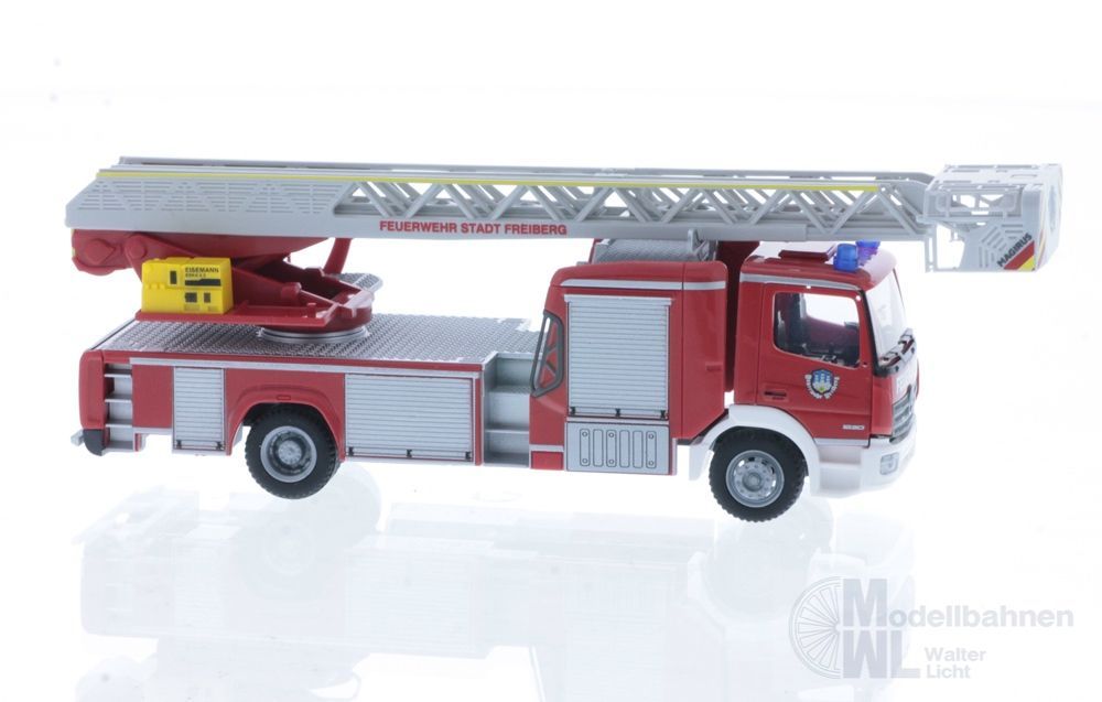 Rietze 71670 - Mercedes-Benz Atego Magirus DLK Feuerwehr Freiberg H0 1:87