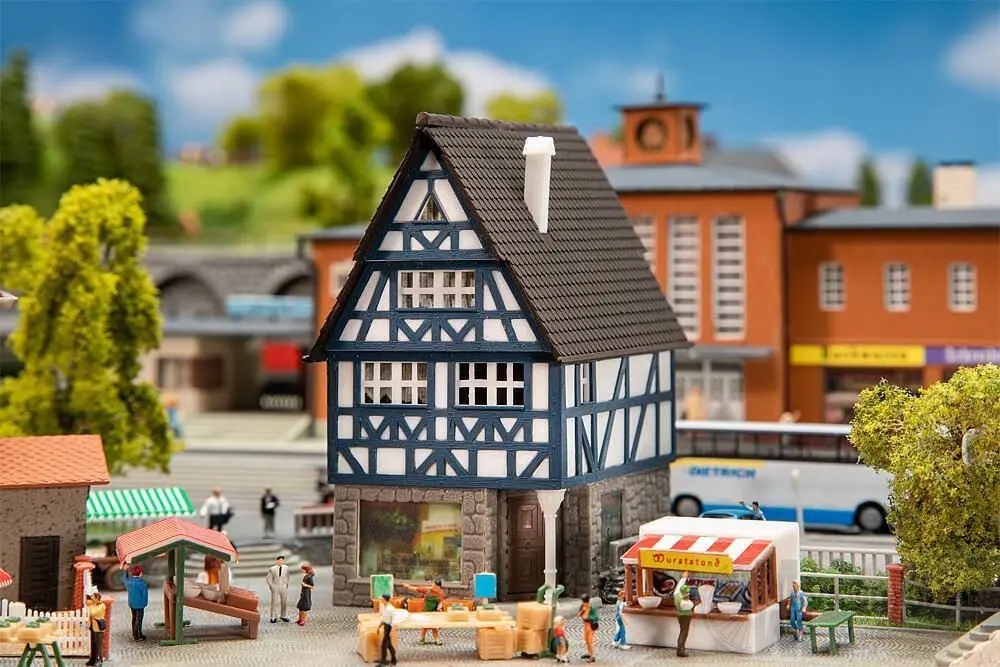 Faller 232157 - Fachwerkhaus mit Apotheke N 1:160