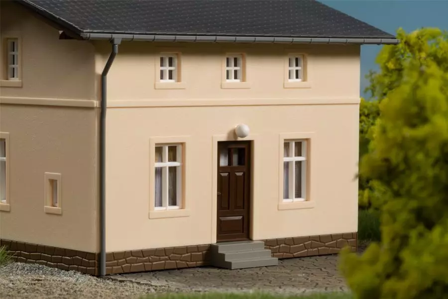 Auhagen 13347 - Bahnwärterwohnhaus mit Nebengebäude TT 1:120