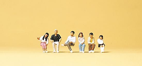 Preiser 75025 - Sitzende Jugendliche TT 1:120