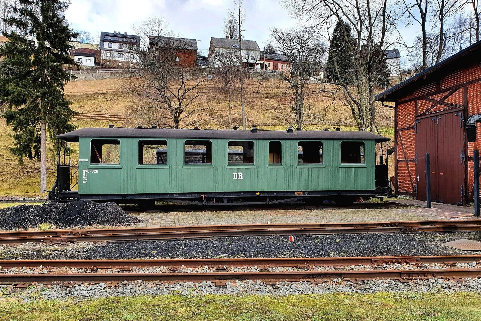 Bemo 3022821 - Personenwagen DR Ep.III 970-328 Holz-Wagenkasten H0e