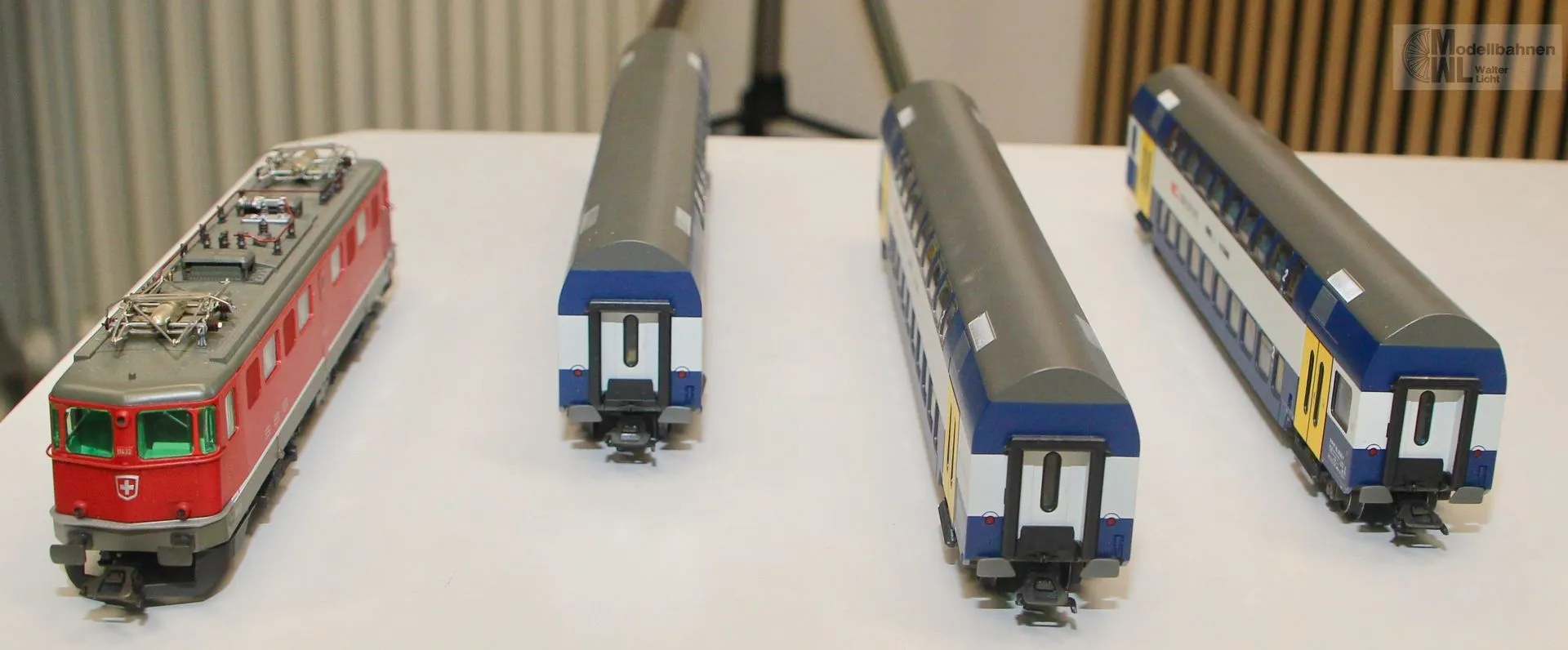 Märklin 28505 - MÄRKLIN - Zugpackung S-Bahn Zürich E-Lok Ae 6/6 + 3 Doppelstockwagen H0/WS Delta