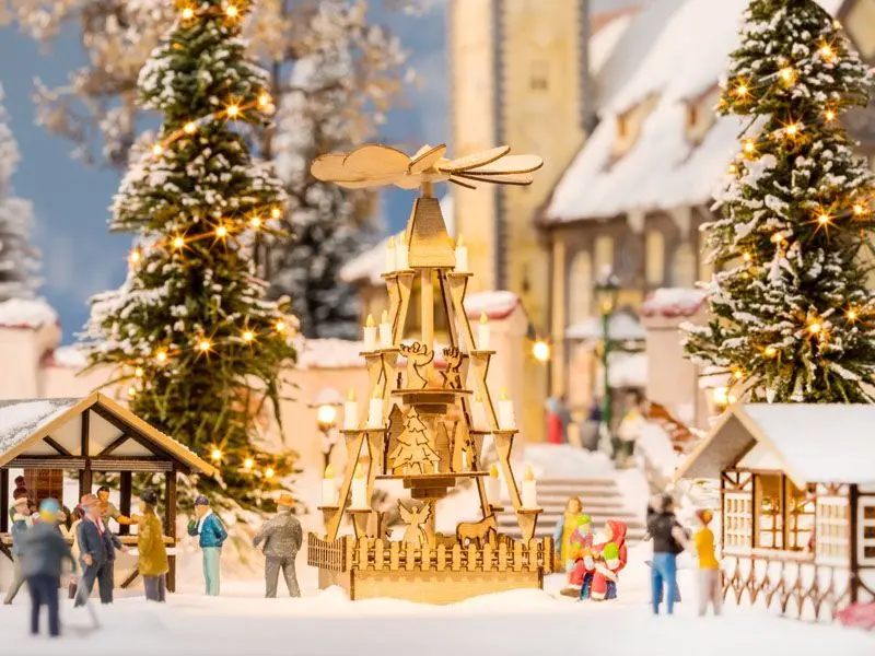 Noch 14395 - Weihnachtsmarkt-Pyramide H0 1:87