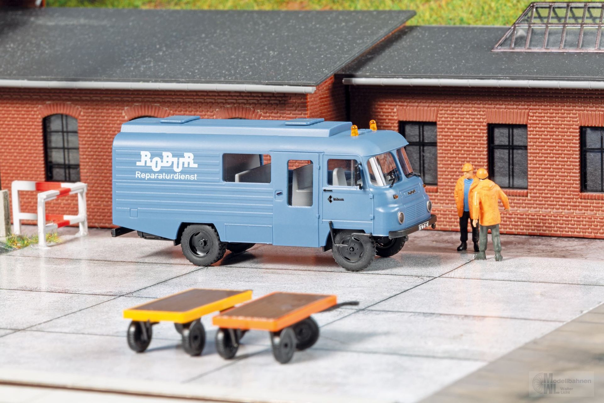 Auhagen 66060 - Robur LO3000 Halbbus ROBUR TT 1:120