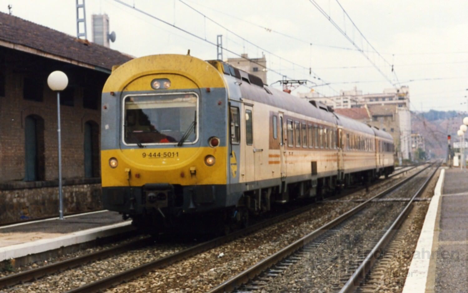 Arnold 2617S - Triebzug Reihe 444-503 RENFE Ep.IV Estrella N 1:160 Sound