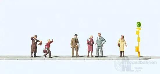 Preiser 79148 - Wartende an der Straßenbahnha N 1:160