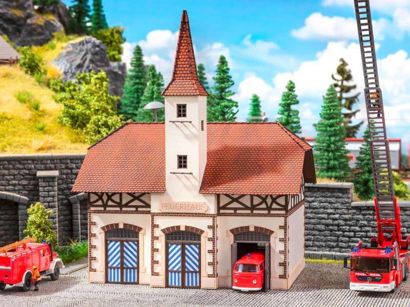 Noch 63380 - Feuerwehrwache mit micro-sound Sirene N 1:160