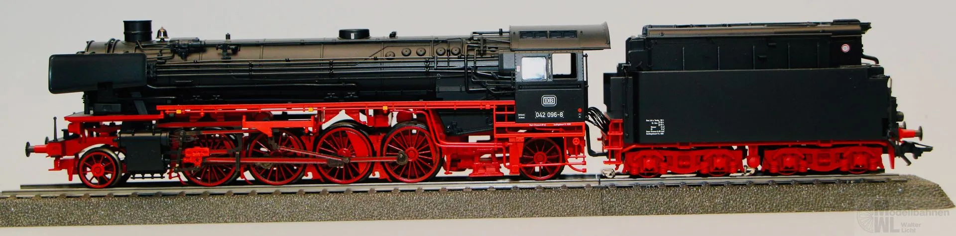 Märklin 37925 - MÄRKLIN -Dampflok BR 042 096-8 DB Ep.IV H0/WS mfx Sound