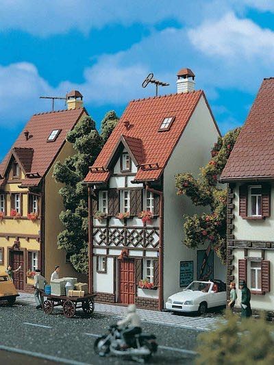 Vollmer 43672 - Fachwerkhaus Bahnhofstraße H0 1:87 Vollmer 43672 - Fachwerkhaus Bahnhofstraße H0 1:87