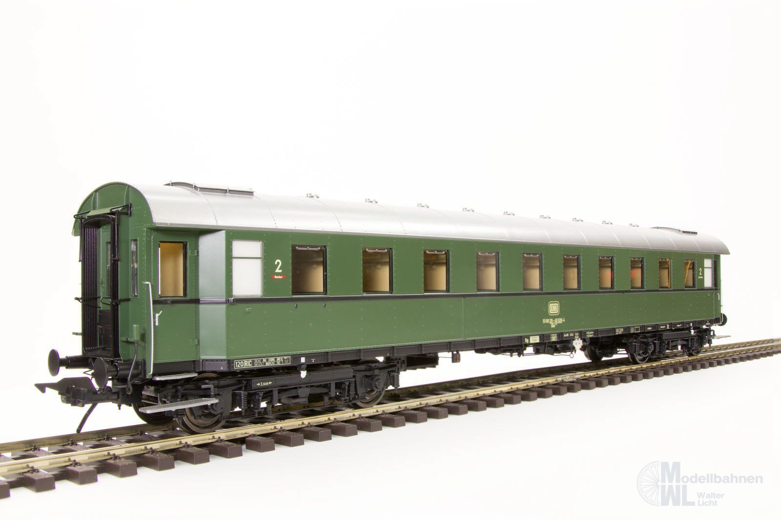 Lenz 41251-03 - Schnellzugwagen DB Ep.IV Gr. 29 2.Kl. C4üe-28 chromoxidgrün Spur 0