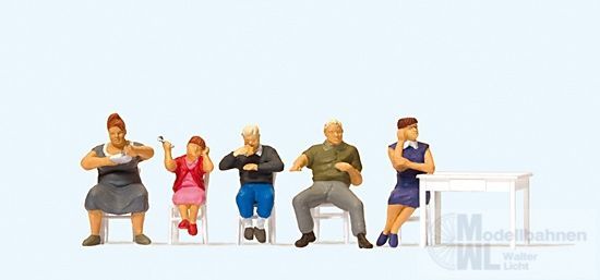 Preiser 10577 - Am Tisch (mit Tisch und losen H0 1:87