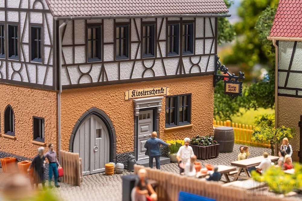 Faller 130147 - Fachwerkhaus mit Wirtschaftsg H0 1:87