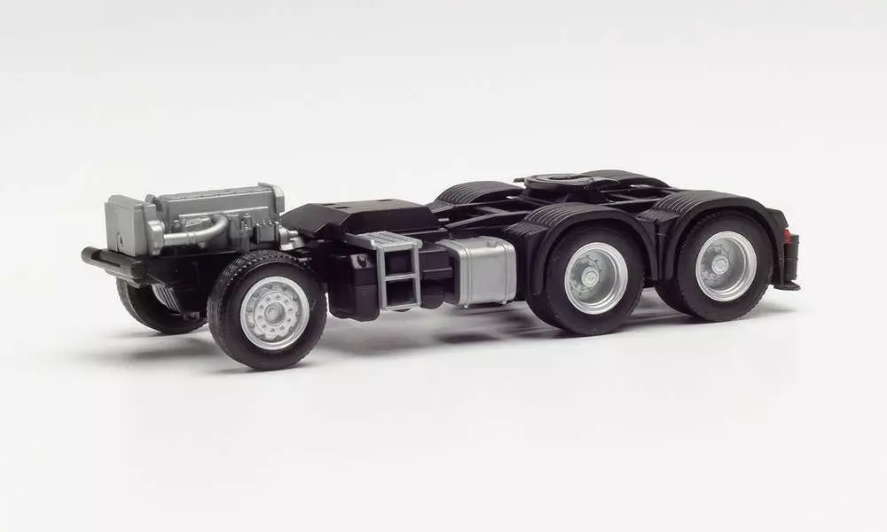 Herpa 85335 - Teileservice Fahrgestell Mercedes-Benz Actros/Arocs 6x4 incl.Heckabstützung 1:87