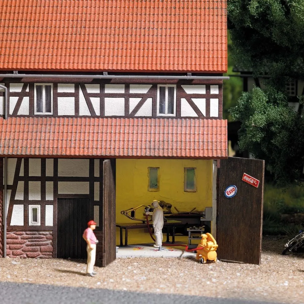 Busch 7811 - A-Set:Hinterhof Lackierer H0 1:87