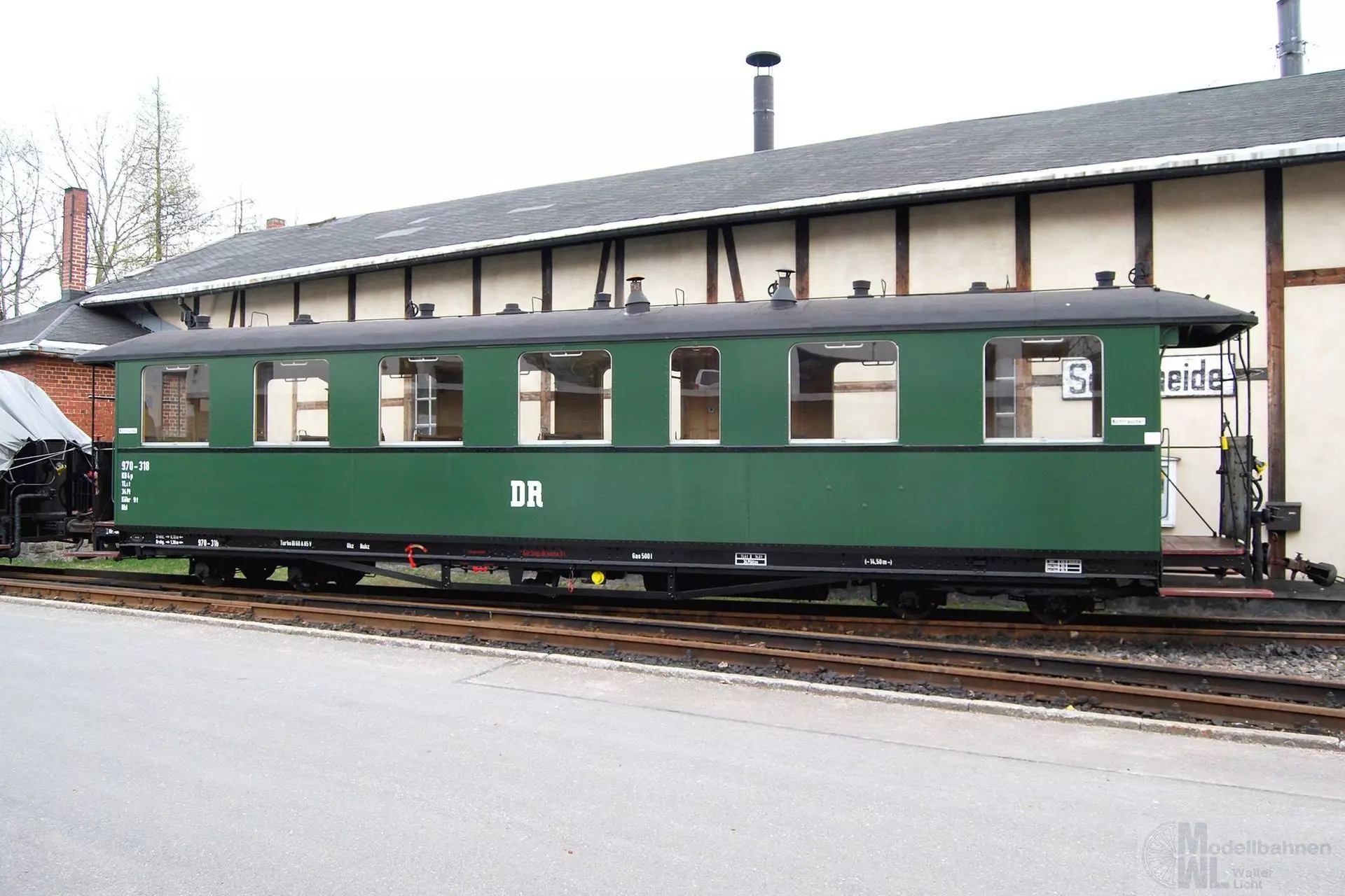 Bemo 3022831 - Personenwagen DR Ep.III 970-334 Blech-Wagenkasten H0e