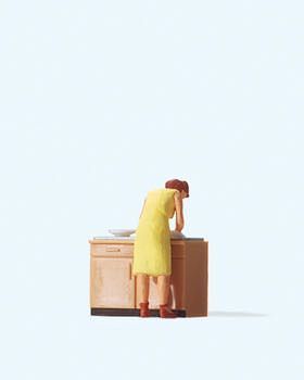 Preiser 28145 - Hausfrau beim Spülen H0 1:87