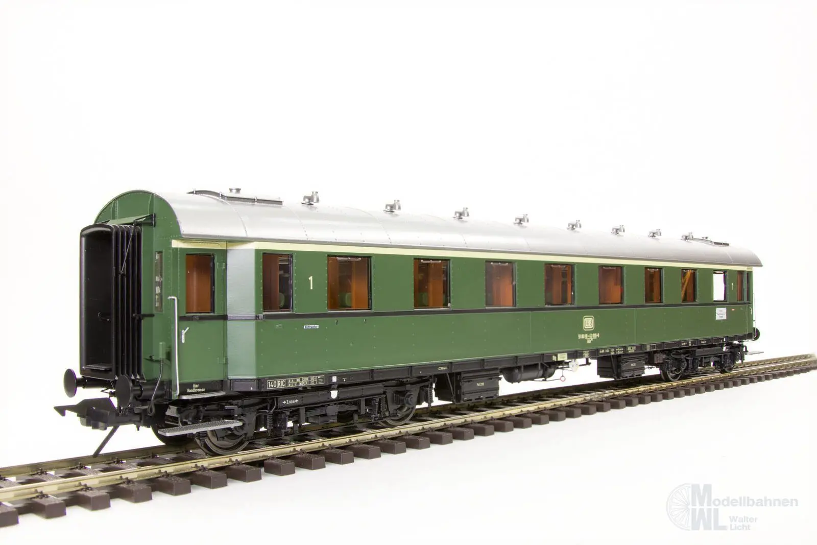 Lenz 41250-06 - Schnellzugwagen DB Ep.IV Gr. 29 1.Kl. AB4üe-28 chromoxidgrün Spur 0