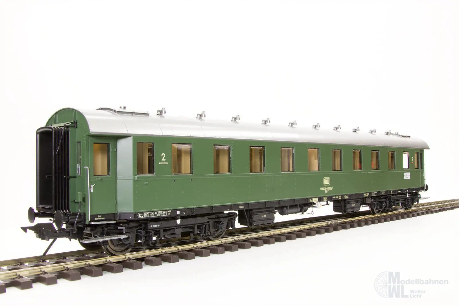 Lenz 41251-04 - Schnellzugwagen DB Ep.IV Gr. 29 2.Kl. C4üe-28 chromoxidgrün Spur 0