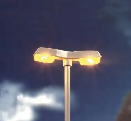 Viessmann 6098 - Straßenleuchte modern doppelt LED gelb H0 1:87