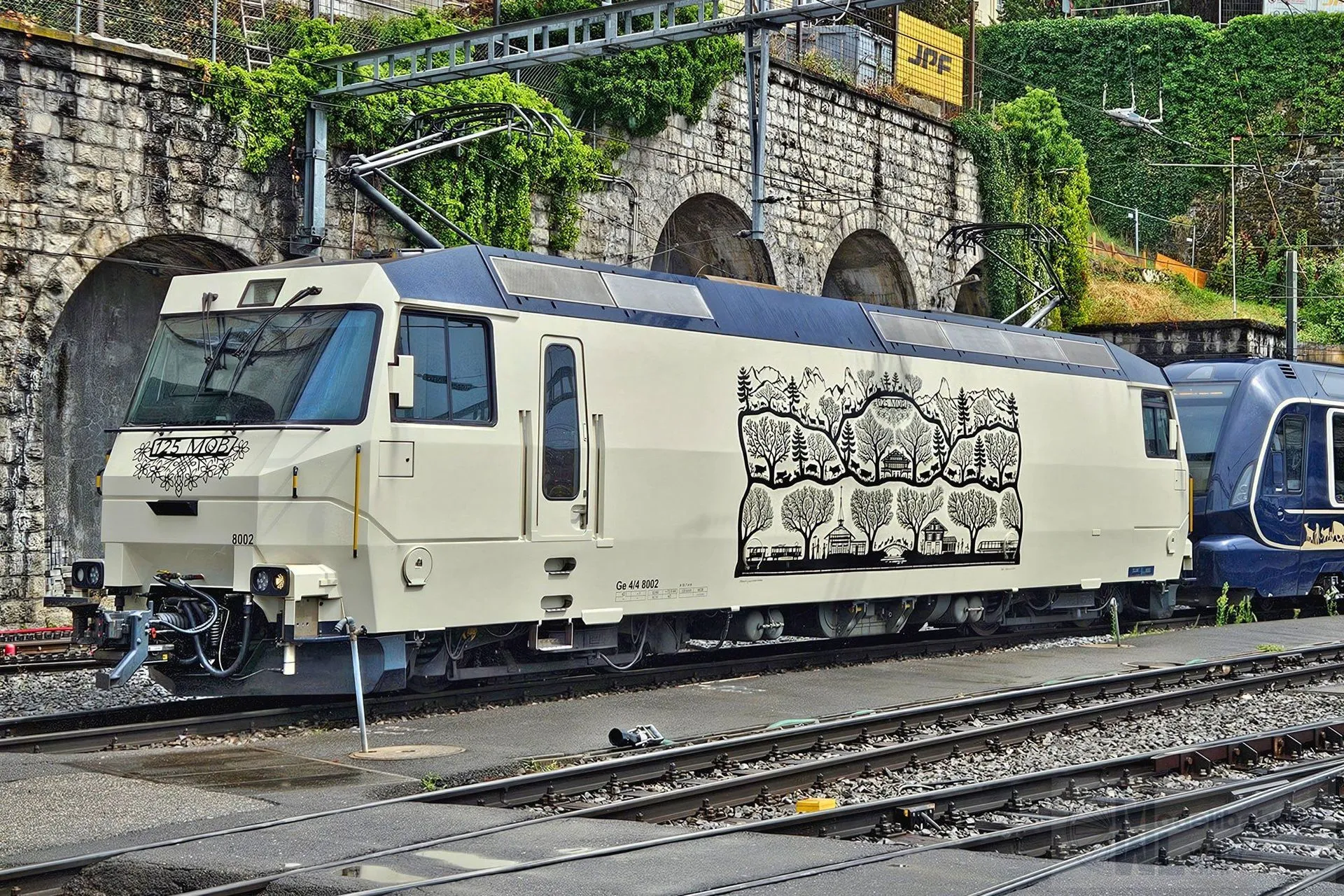Bemo 1259362 - E-Lok Ge 4/4 8002 MOB Ep.VI 125 Jahre MOB H0m