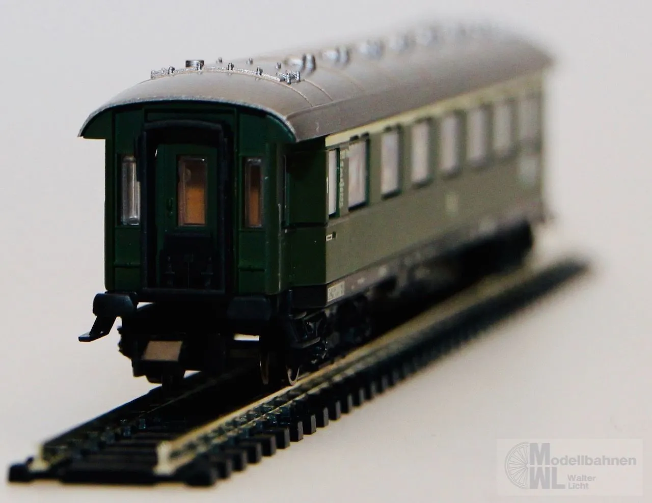 Fleischmann 8631 - FLEISCHMANN - Schnellzugwagen DB Ep.III 1.Kl. A4üe N 1:160