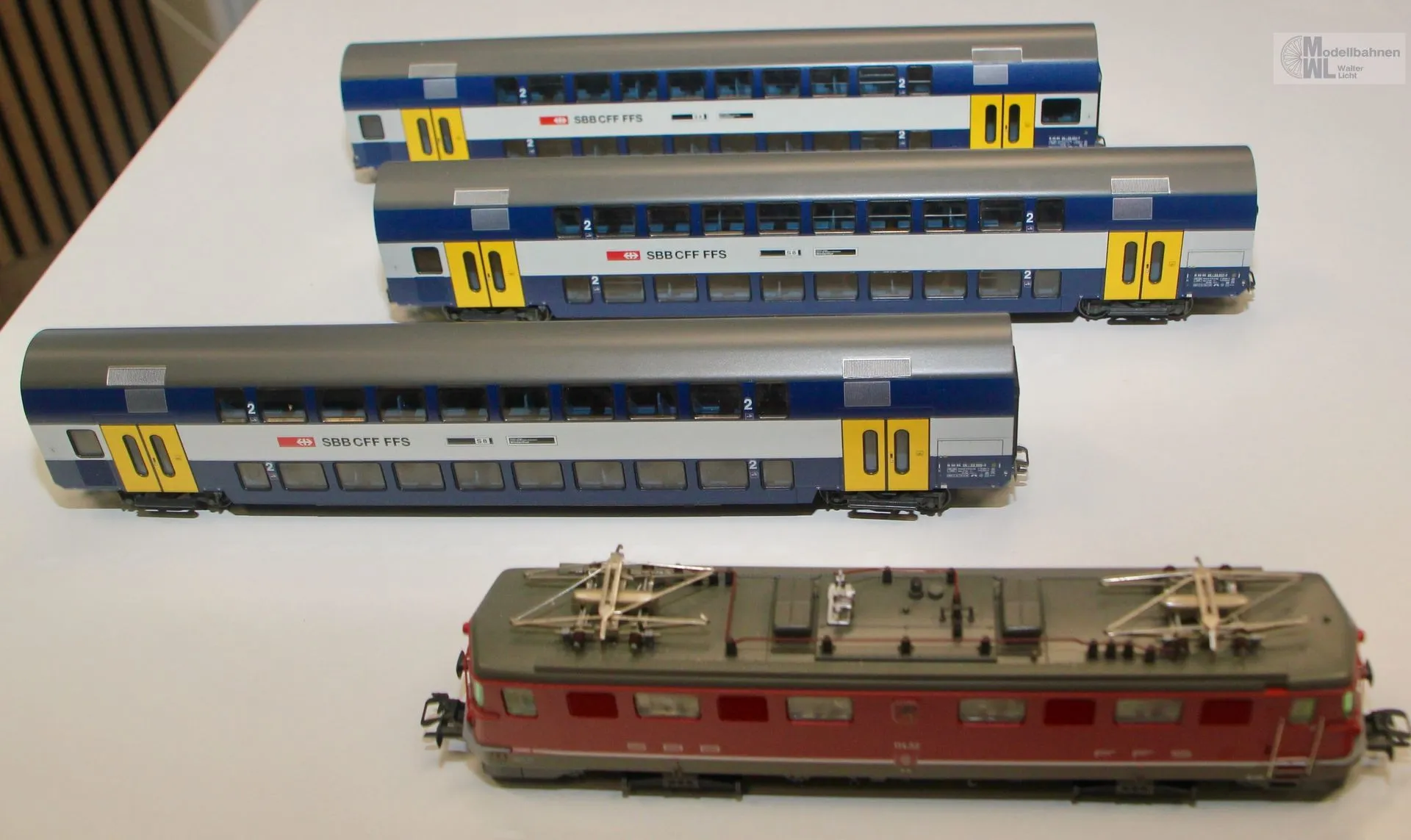 Märklin 28505 - MÄRKLIN - Zugpackung S-Bahn Zürich E-Lok Ae 6/6 + 3 Doppelstockwagen H0/WS Delta