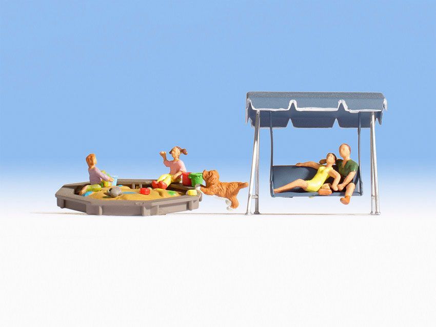 Noch 36590 - Eltern & Kinder N 1:160