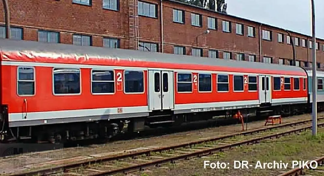 Piko 28008 - Mitteleinstiegswagen DB Ep.V Halberstadt By22 2.Kl. H0/GL