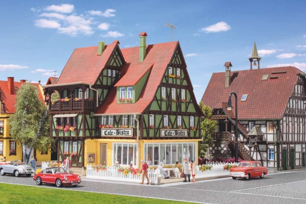 Vollmer 43695 - Café-Bistro mit Inneneinrichtung und LED Beleuchtung H0 1:87