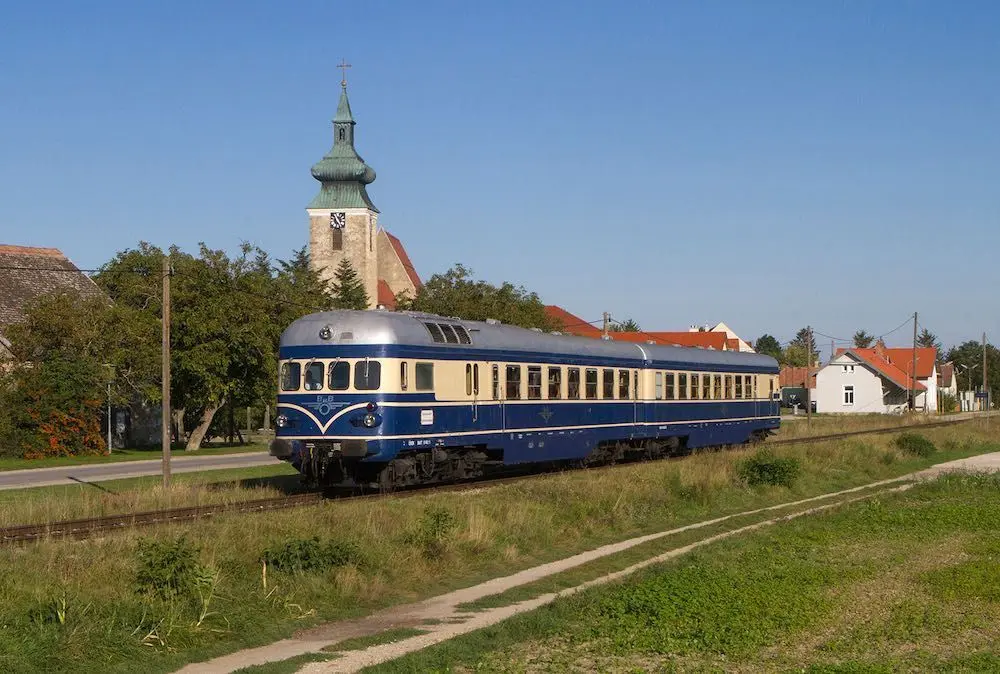 Jägerndorfer Modellbahn 25102 - Triebzug BR 5145 ÖBB Ep.III/IV 2.tlg. H0/GL Sound