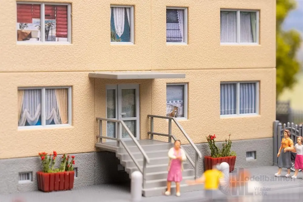 Faller 130755 - Mehrfamilienhaus H0 1:87