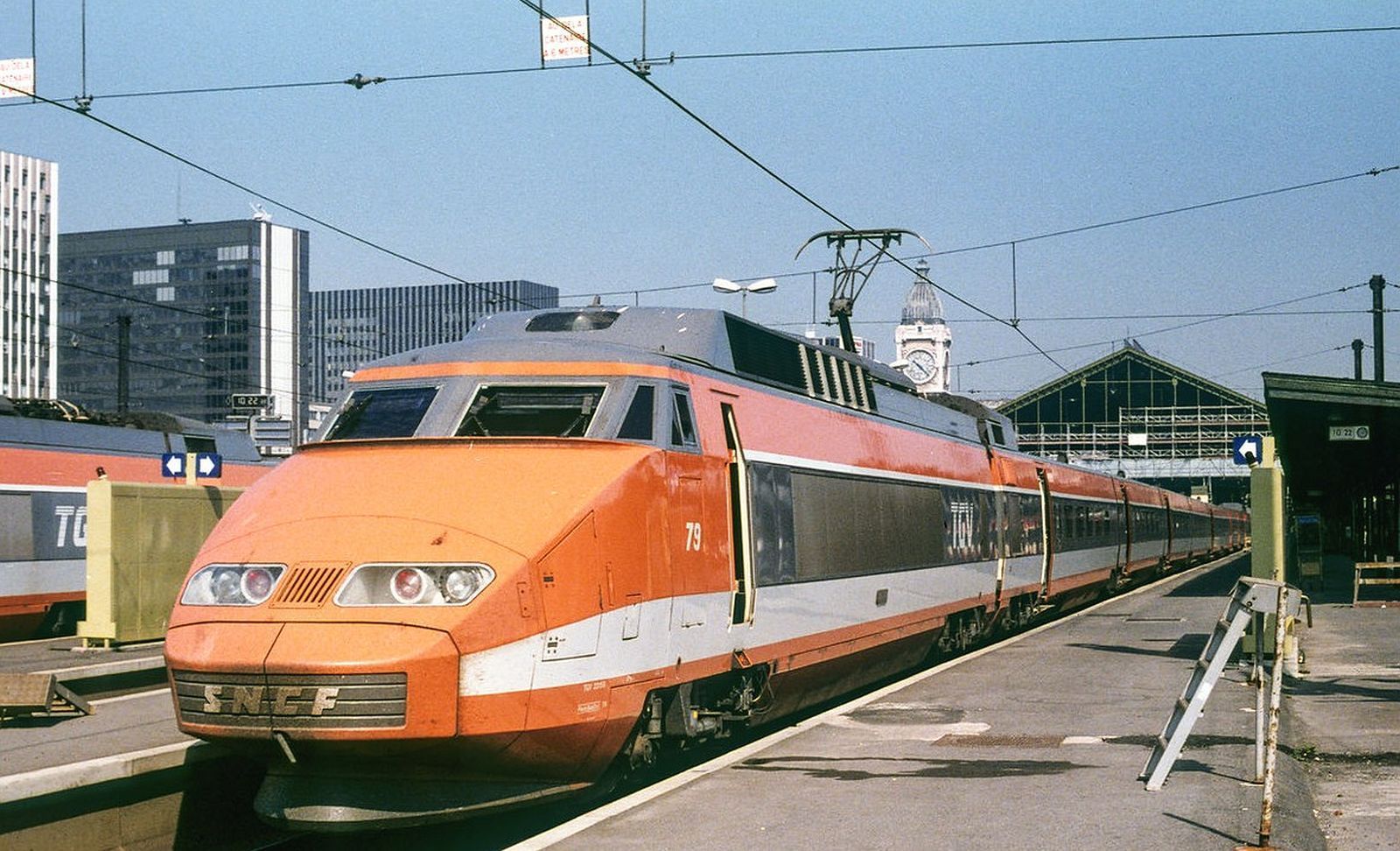 Kato 10-2083 - Triebzug TGV Sud-Est SNCF Ep.IV 5.tlg. Zug 84 Dieppe N 1:160