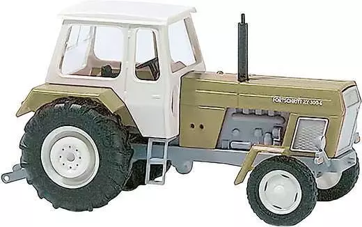 Busch 8701 - Traktor grün TT 1:120