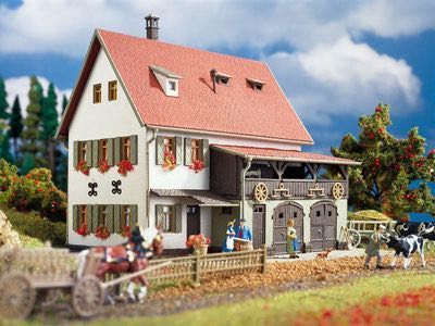 Vollmer 43721 - Bauernhaus mit Scheune H0 1:87