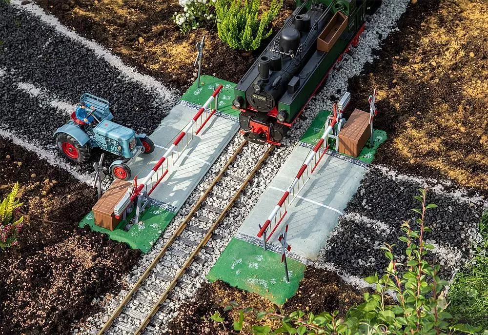 Pola 330870 - Bahnschranke mit Antrieb Spur G 1:22,5