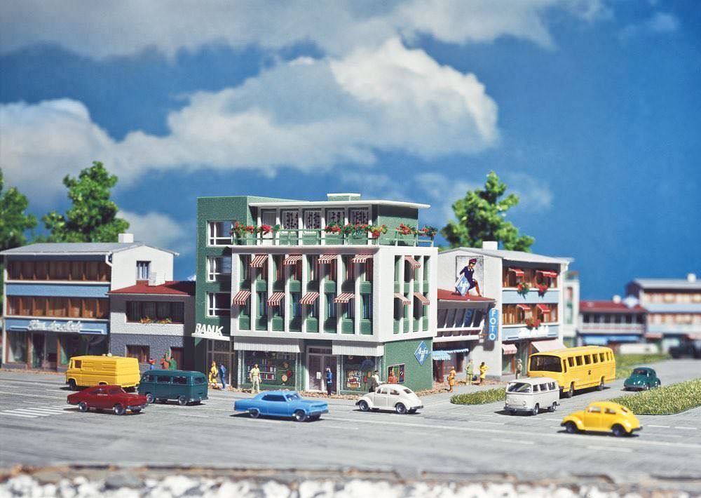 Vollmer 47729 - Bank- und Geschäftshaus Re N 1:160 Vollmer 47729 - Bank- und Geschäftshaus Re N 1:160