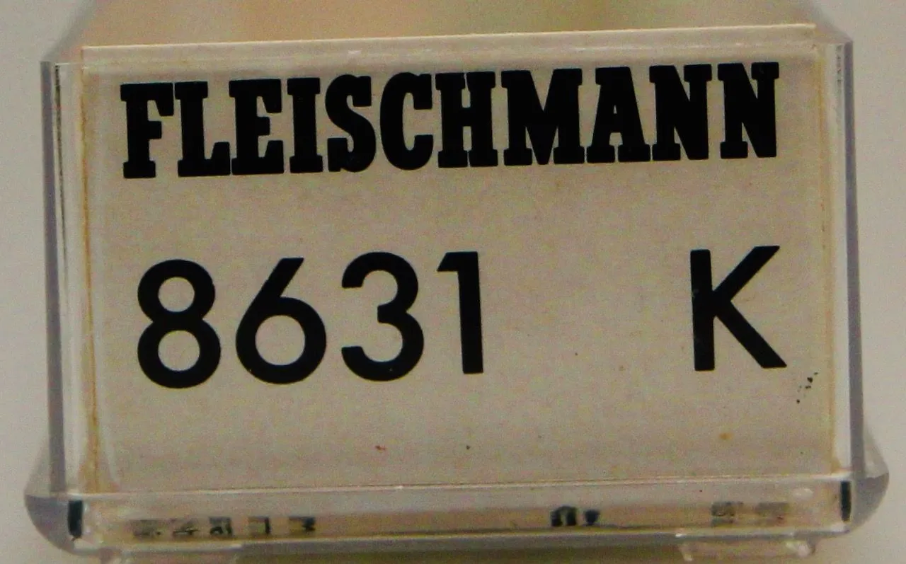 Fleischmann 8631 - FLEISCHMANN - Schnellzugwagen DB Ep.III 1.Kl. A4üe N 1:160