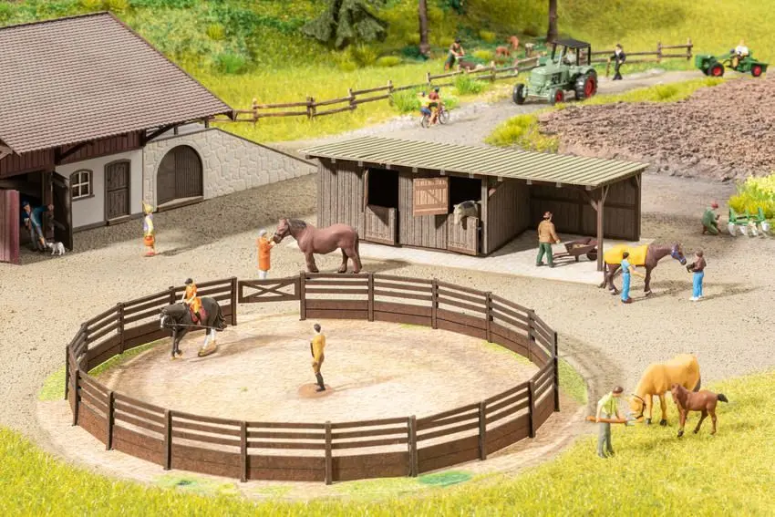 Noch 66717 - micro-motion Reitplatz mit Pferde-Boxen H0 1:87