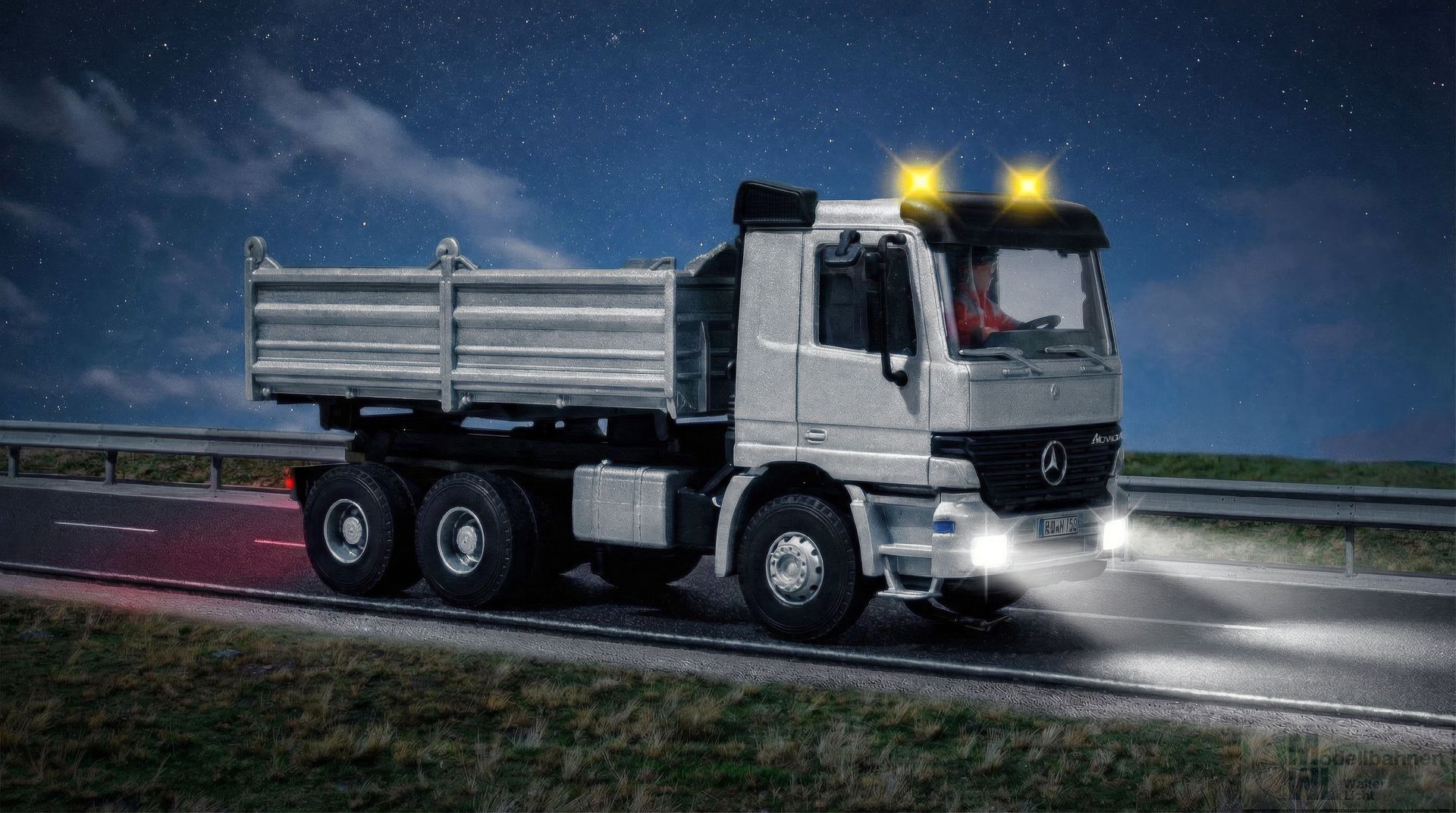 Viessmann 8004 - CarMotion Basis Startset Mercedes_Benz Actros Muldenkipper silber H0 1:87