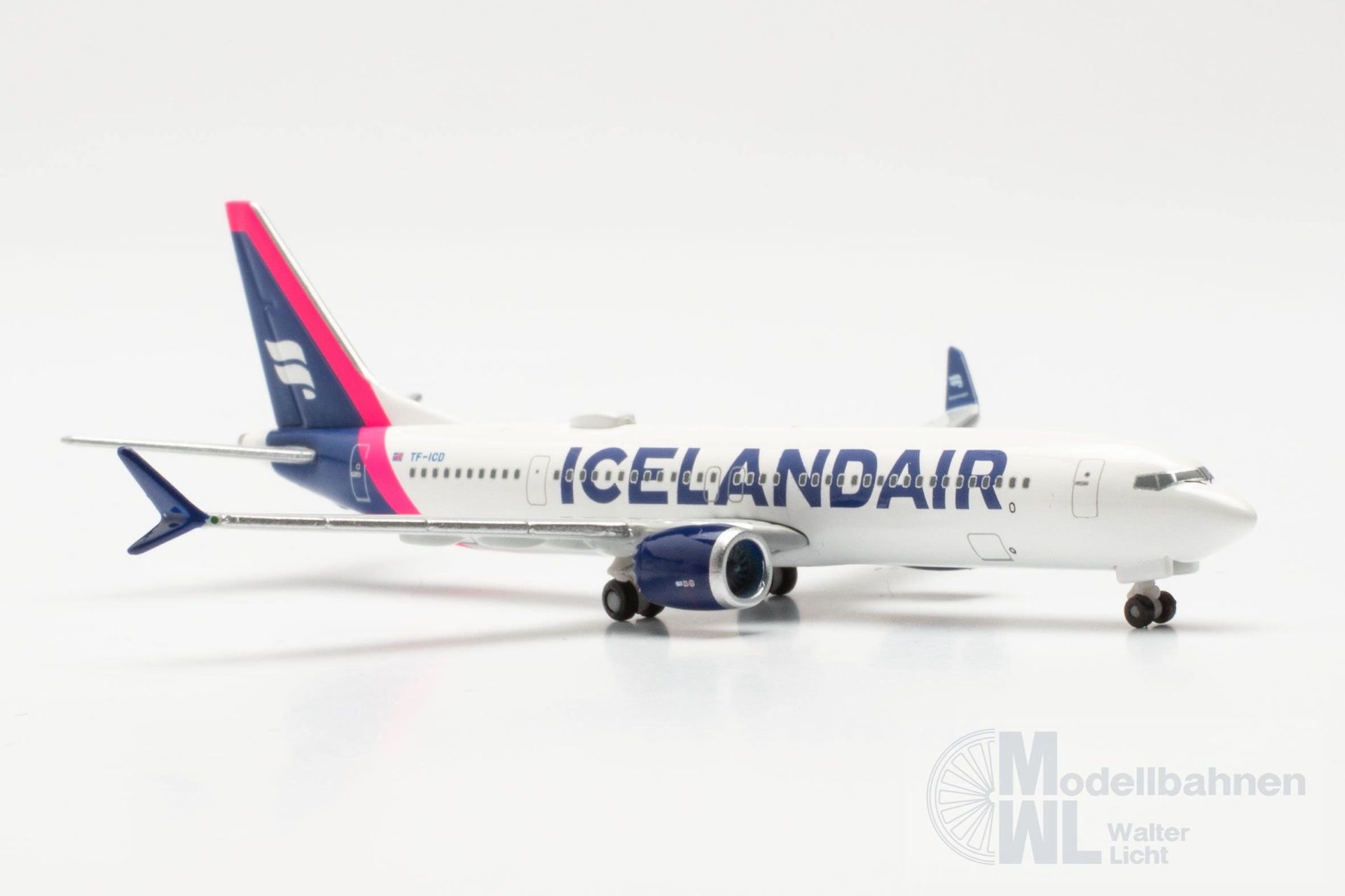 Herpa 537476 - Boeing 737 Max 9 Icelandair magenta 1:500
