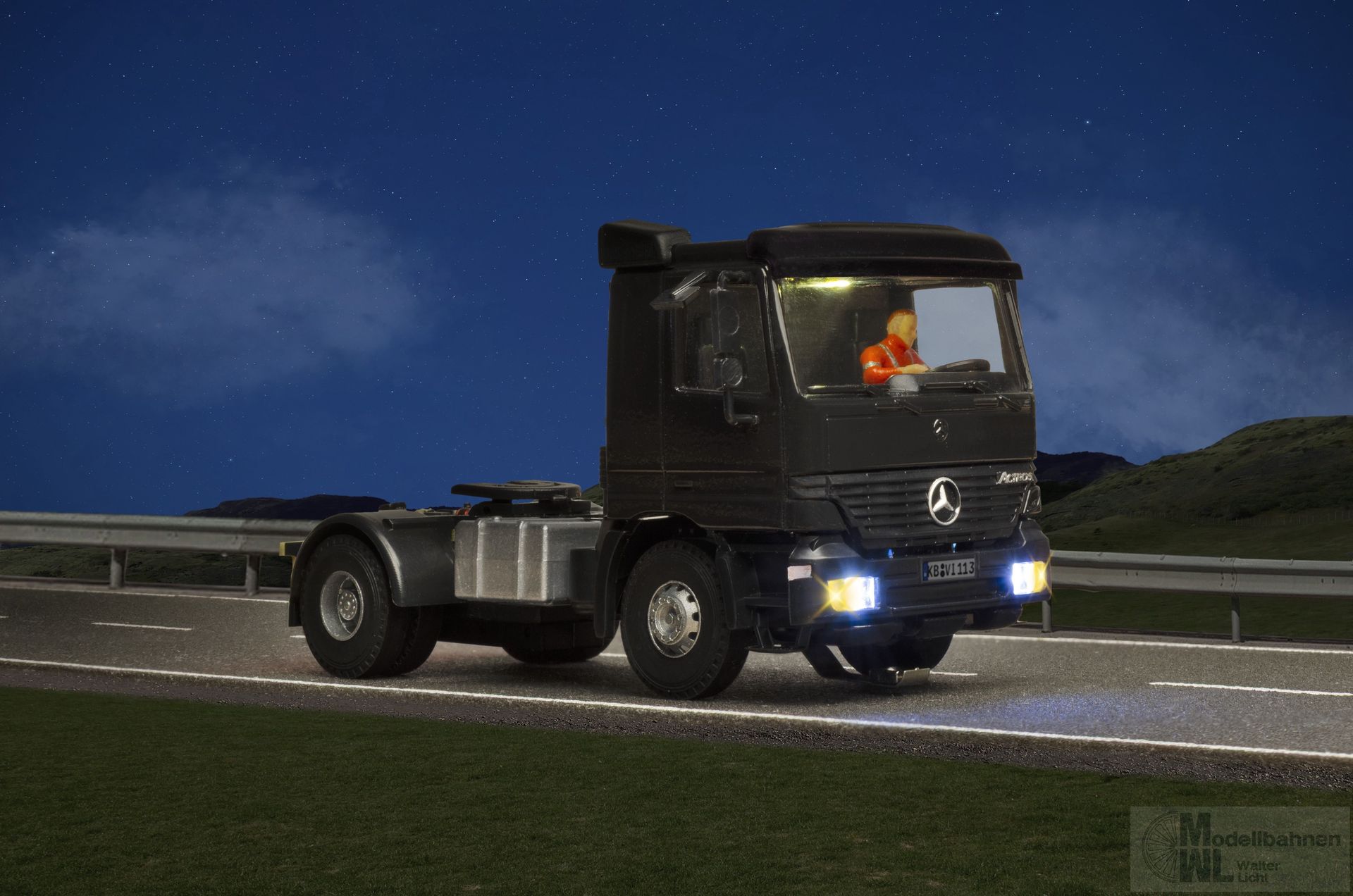 Viessmann 8113 - CarMotion Mercedes-Benz ACTROS Feuerwehr Funktionsmodell H0 1:87